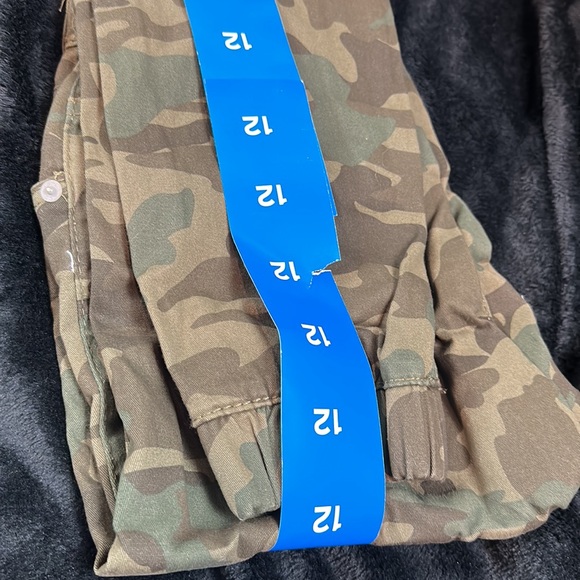 Boys camo jogger NWT LEVI’s - Picture 3 of 5